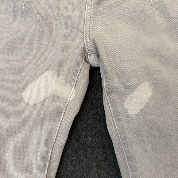 Free People/We The Free, Jayde Flare Jean in Light Grey, Size 27, Bleach Stain - Picture 5 of 9